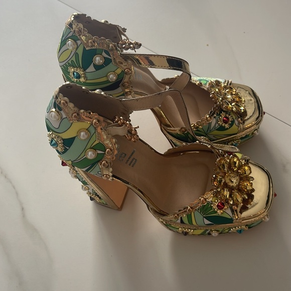 Woman shoes - Picture 2 of 5